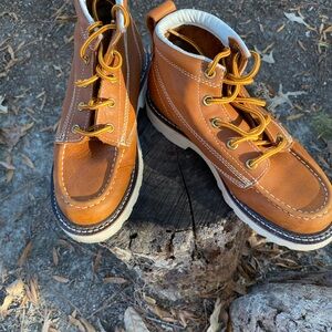 Boys Thorogood boots, excellent condition.